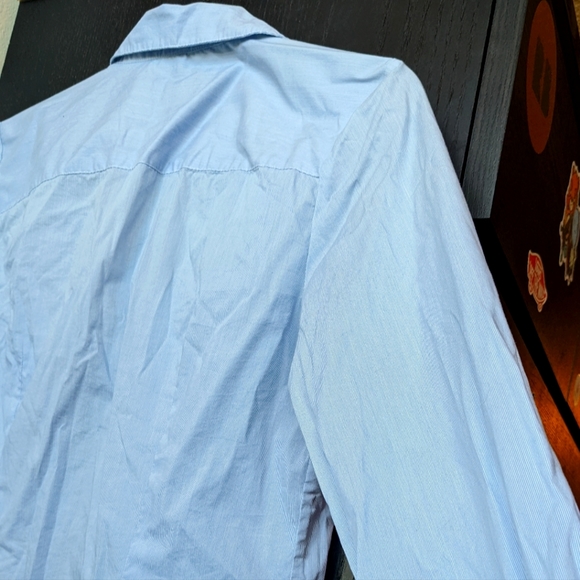 ✨2/$40✨ H&M long sleeve button-down - Picture 3 of 4